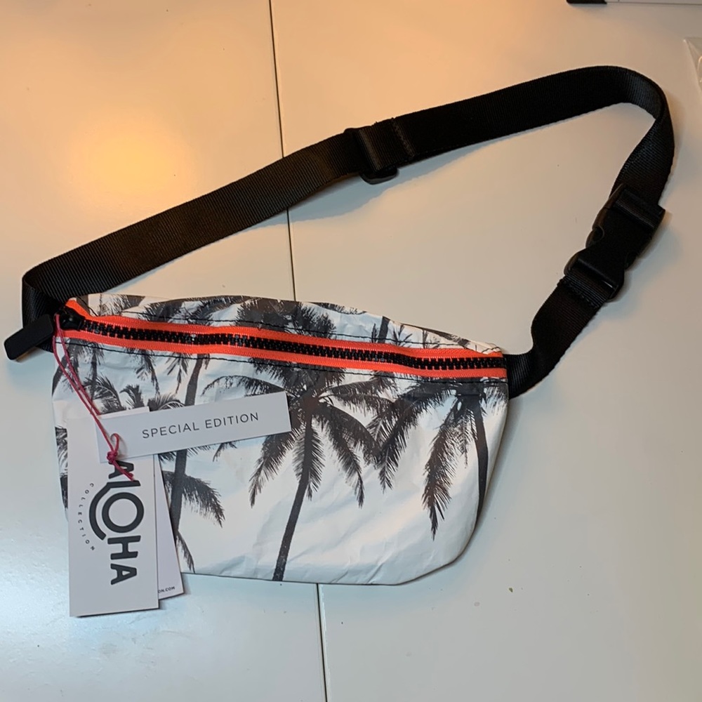 ALOHA Collection Black and White Palm Print Bag